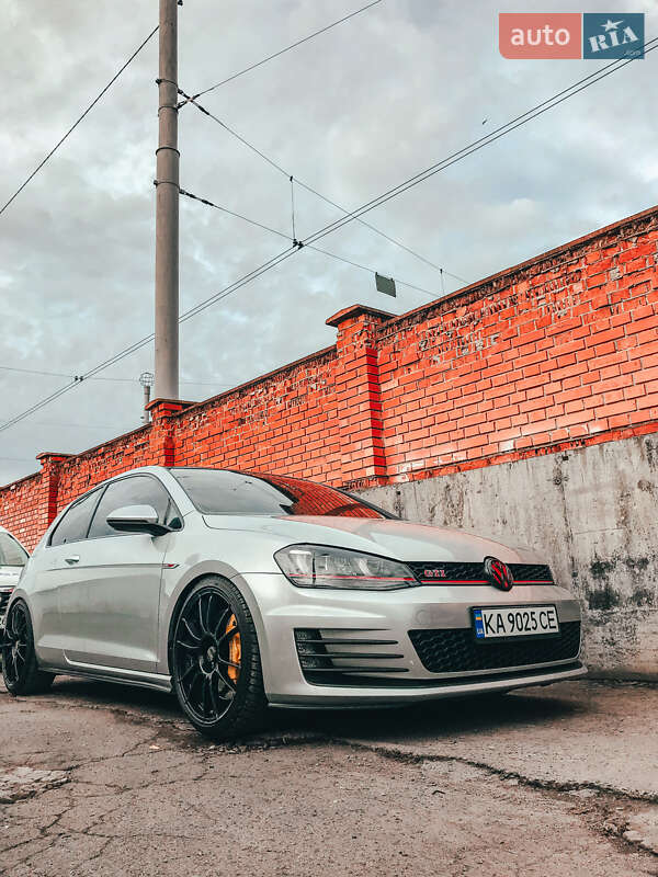 Хэтчбек Volkswagen Golf GTI 2014 в Киеве