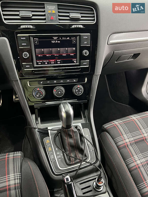 Хетчбек Volkswagen Golf GTI 2020 в Львові