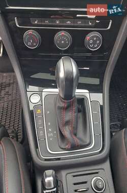 Хэтчбек Volkswagen Golf GTI 2020 в 