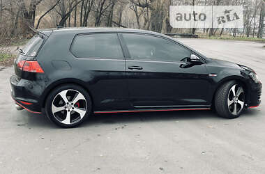 Хетчбек Volkswagen Golf GTI 2015 в 