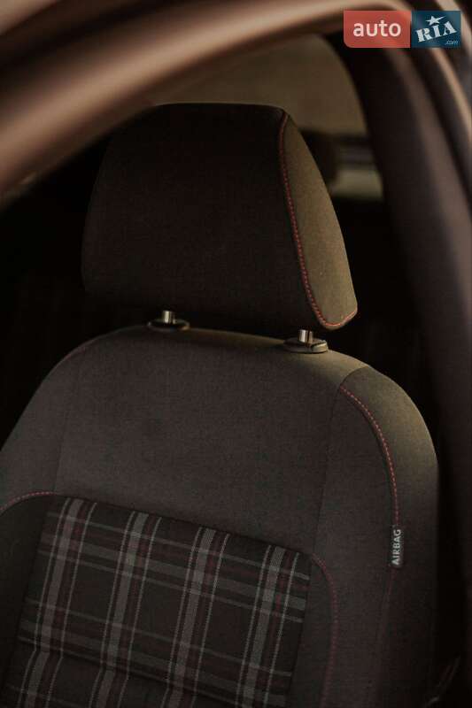 Хетчбек Volkswagen Golf GTI 2012 в Черкасах фото 35 Хетчбек Volkswagen Golf GTI 2012 в Черкасах