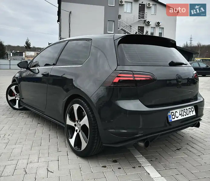 Volkswagen Golf GTI