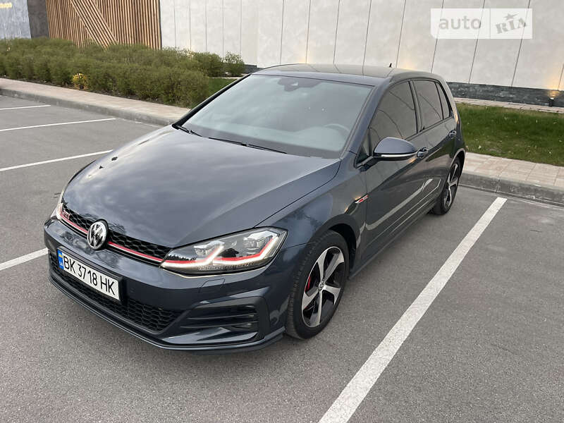 Volkswagen Golf GTI