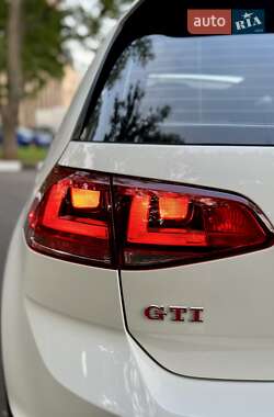 Хэтчбек Volkswagen Golf GTI 2016 в 