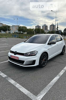 Хэтчбек Volkswagen Golf GTI 2017 в Киеве