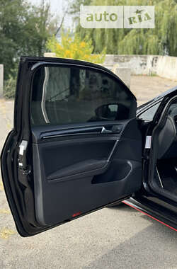 Хэтчбек Volkswagen Golf GTI 2015 в 