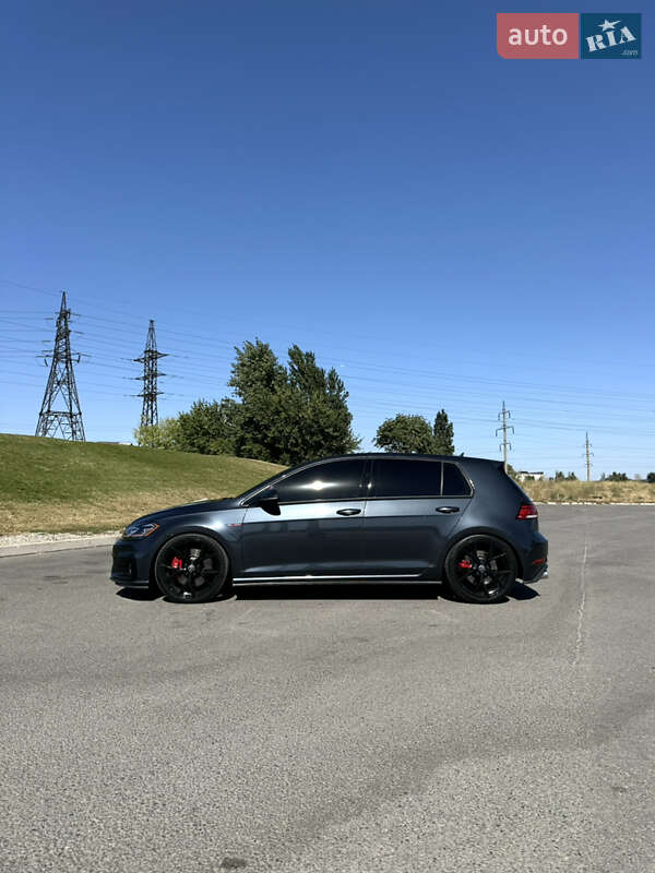 Хэтчбек Volkswagen Golf GTI 2019 в Днепре