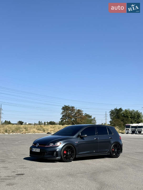 Хэтчбек Volkswagen Golf GTI 2019 в Днепре
