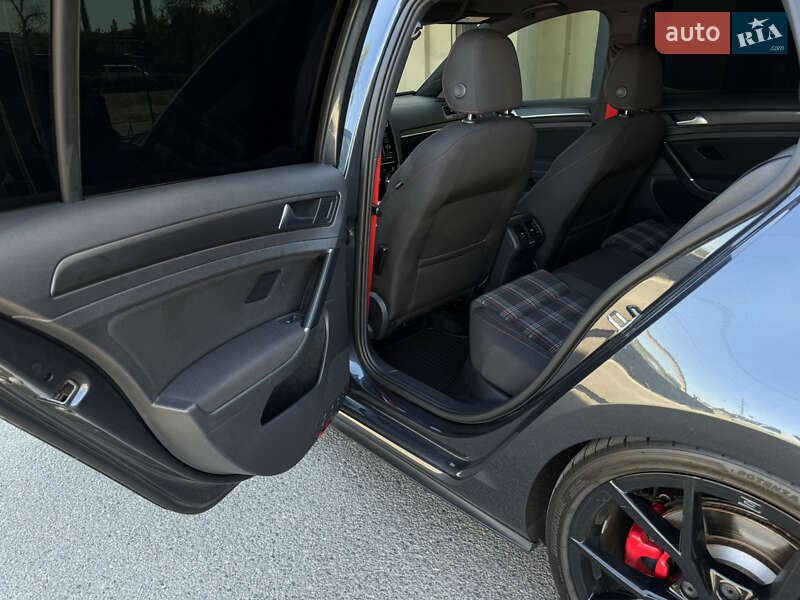 Хэтчбек Volkswagen Golf GTI 2019 в Днепре