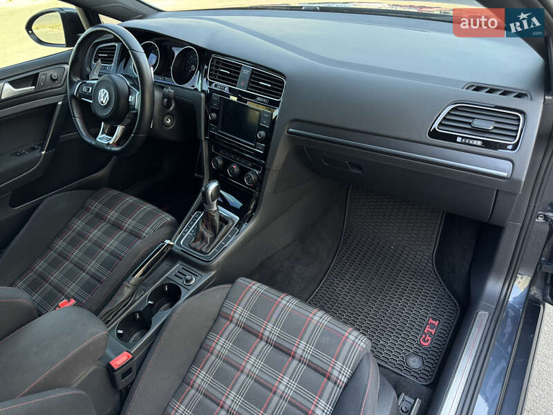 Хэтчбек Volkswagen Golf GTI 2019 в Днепре