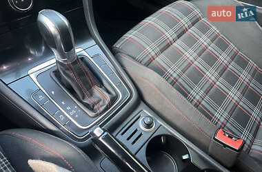 Хэтчбек Volkswagen Golf GTI 2016 в 