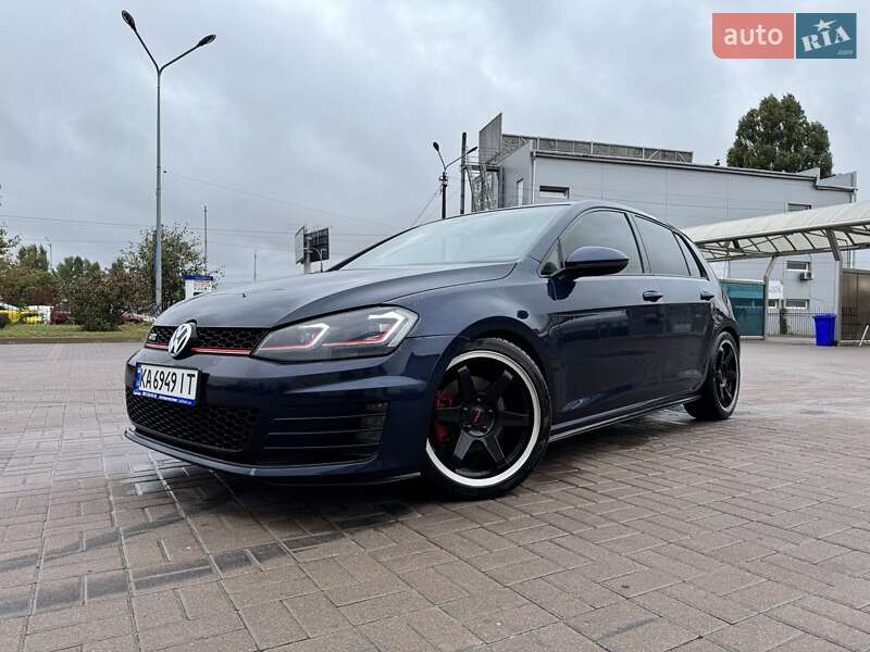 Хэтчбек Volkswagen Golf GTI 2015 в Киеве