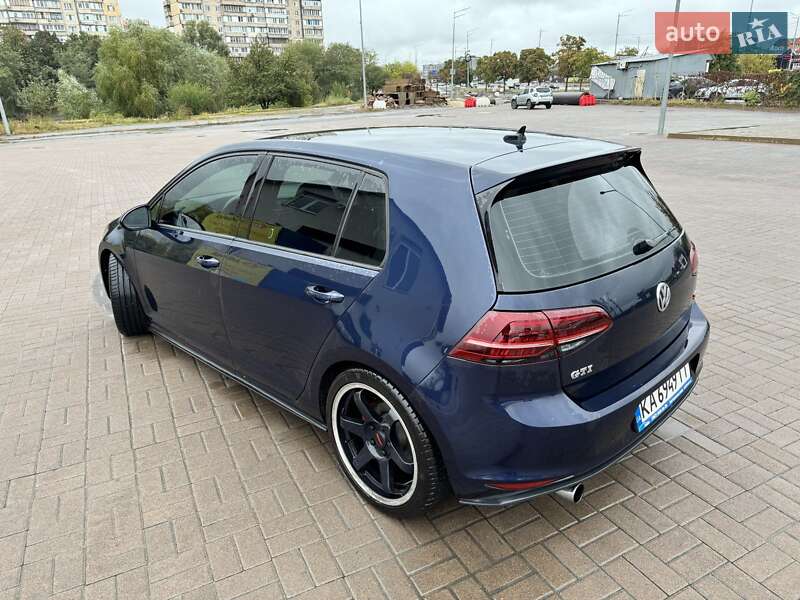 Хэтчбек Volkswagen Golf GTI 2015 в Киеве