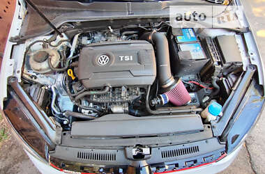 Хэтчбек Volkswagen Golf GTI 2020 в 