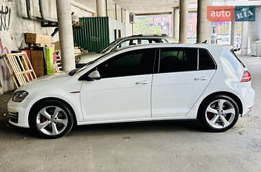 Хэтчбек Volkswagen Golf GTI 2014 в 