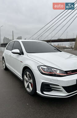 Хэтчбек Volkswagen Golf GTI 2020 в Киеве