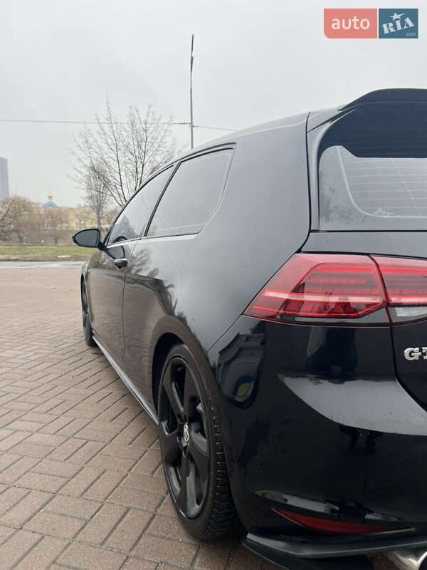 Хетчбек Volkswagen Golf GTI 2014 в Києві