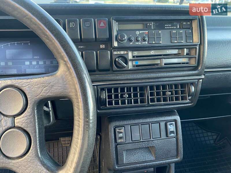 Хэтчбек Volkswagen Golf GTI 1988 в Киеве