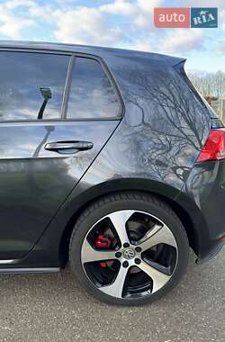 Хэтчбек Volkswagen Golf GTI 2015 в Киеве