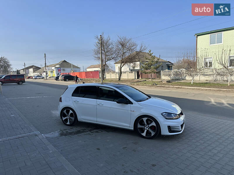 Хэтчбек Volkswagen Golf GTI 2015 в Пирятине