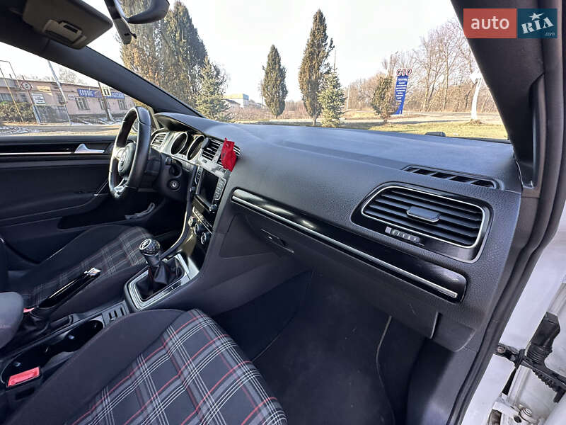 Хэтчбек Volkswagen Golf GTI 2015 в Пирятине