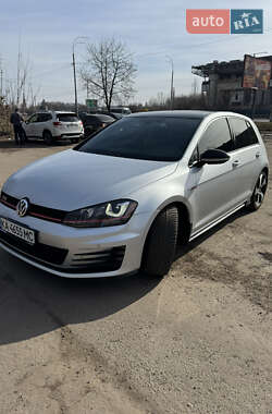 Хэтчбек Volkswagen Golf GTI 2017 в Киеве