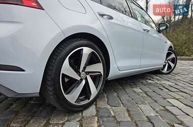 Хэтчбек Volkswagen Golf GTI 2018 в 