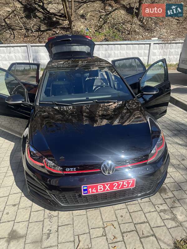 Хэтчбек Volkswagen Golf GTI 2018 в Львове