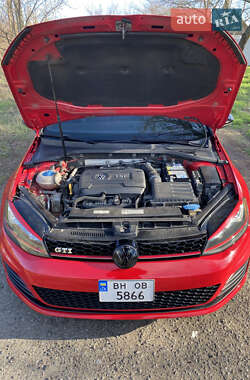 Хэтчбек Volkswagen Golf GTI 2014 в 