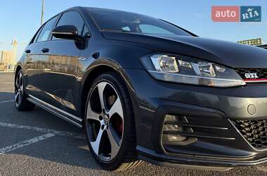 Хетчбек Volkswagen Golf GTI 2018 в 