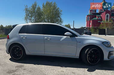 Хетчбек Volkswagen Golf GTI 2019 в 