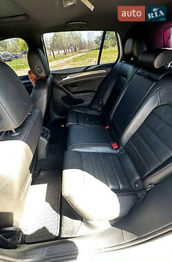 Хетчбек Volkswagen Golf GTI 2019 в 