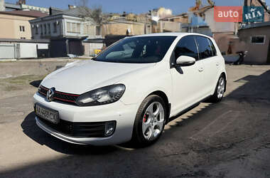 Хэтчбек Volkswagen Golf GTI 2011 в 