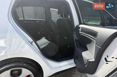 Хэтчбек Volkswagen Golf GTI 2011 в 