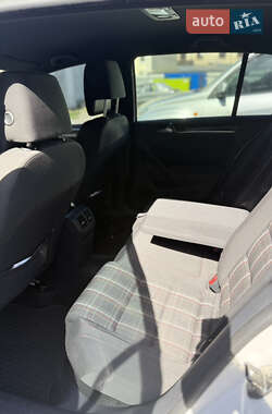 Хэтчбек Volkswagen Golf GTI 2011 в 