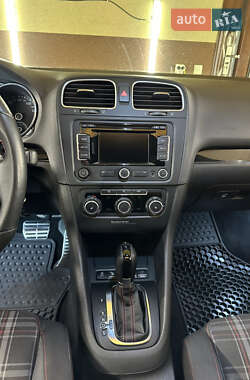 Хэтчбек Volkswagen Golf GTI 2010 в 
