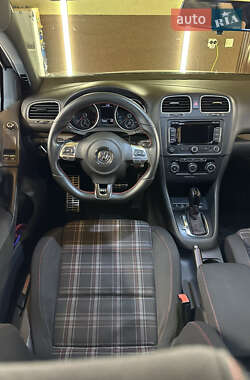Хэтчбек Volkswagen Golf GTI 2010 в 