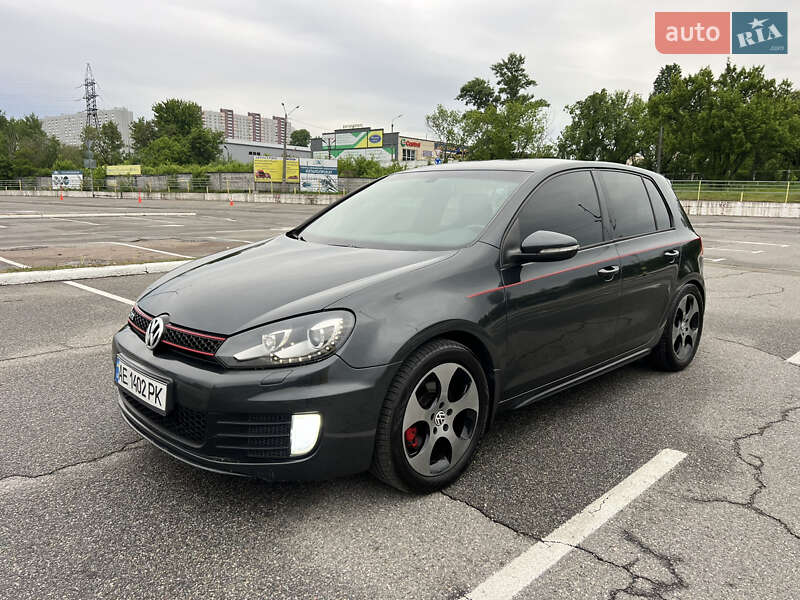 Хетчбек Volkswagen Golf GTI 2011 в 