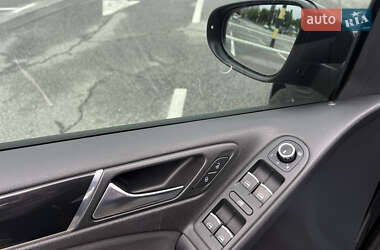 Хетчбек Volkswagen Golf GTI 2011 в 