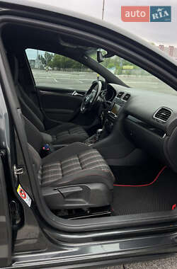 Хетчбек Volkswagen Golf GTI 2011 в 