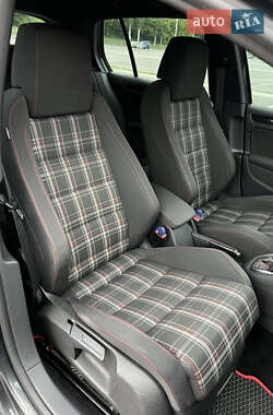 Хетчбек Volkswagen Golf GTI 2011 в 