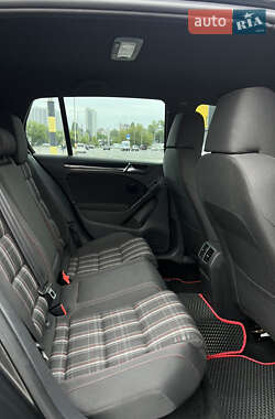 Хетчбек Volkswagen Golf GTI 2011 в 