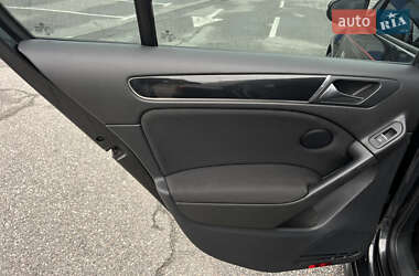 Хетчбек Volkswagen Golf GTI 2011 в 