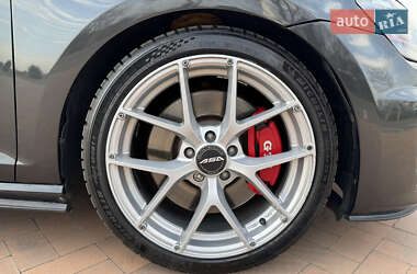 Хетчбек Volkswagen Golf GTI 2016 в 