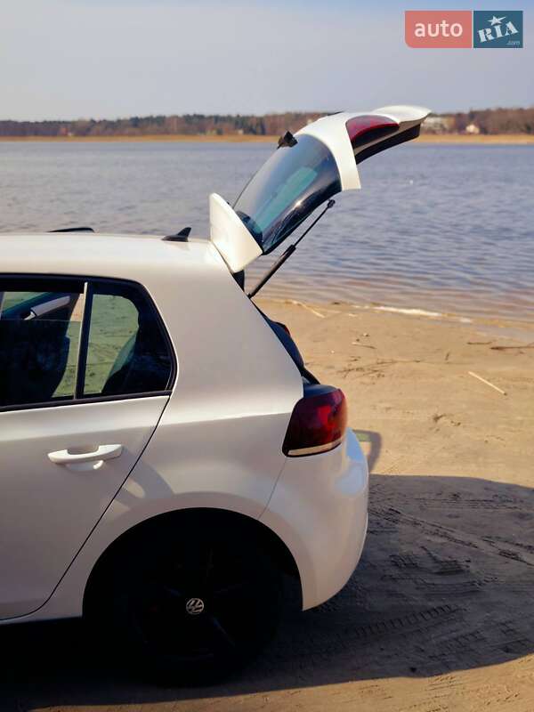 Хэтчбек Volkswagen Golf GTI 2010 в Киеве