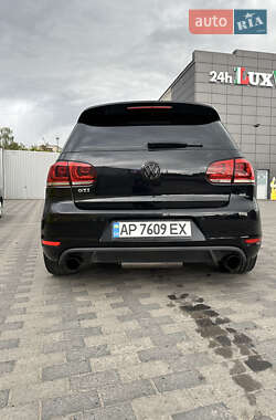 Хэтчбек Volkswagen Golf GTI 2011 в 