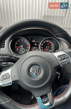 Хэтчбек Volkswagen Golf GTI 2011 в 