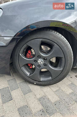 Хэтчбек Volkswagen Golf GTI 2011 в 