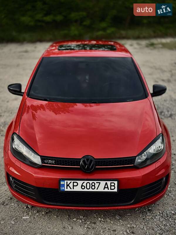 Хетчбек Volkswagen Golf GTI 2012 в 