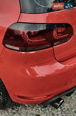 Хетчбек Volkswagen Golf GTI 2012 в 